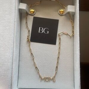 Custom diamond and 14kt Gold 'MOM' Pendant Paperclip Necklace